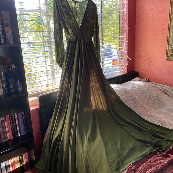 Beautiful Green maxi dress - Picture 1 of 8